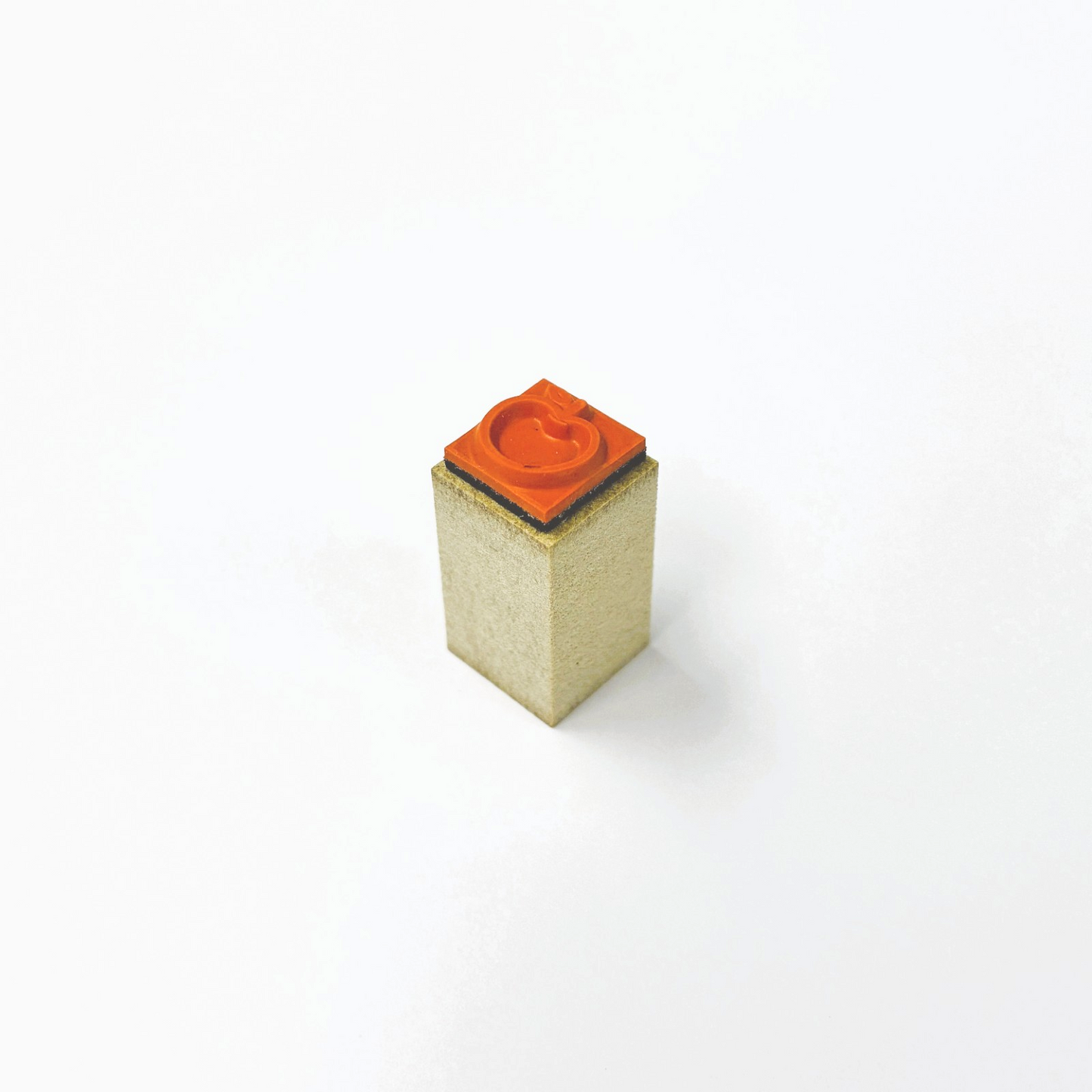 1 . 完成品　(台木ＭＤＦ)台木サイズ縦１２ｍｍ×横１２ｍｍ×高さ２１ｍｍ丈 見出し無地 印面サイズ9ｍｍ×9ｍｍ以下 ※同じデザイン１種類１０個