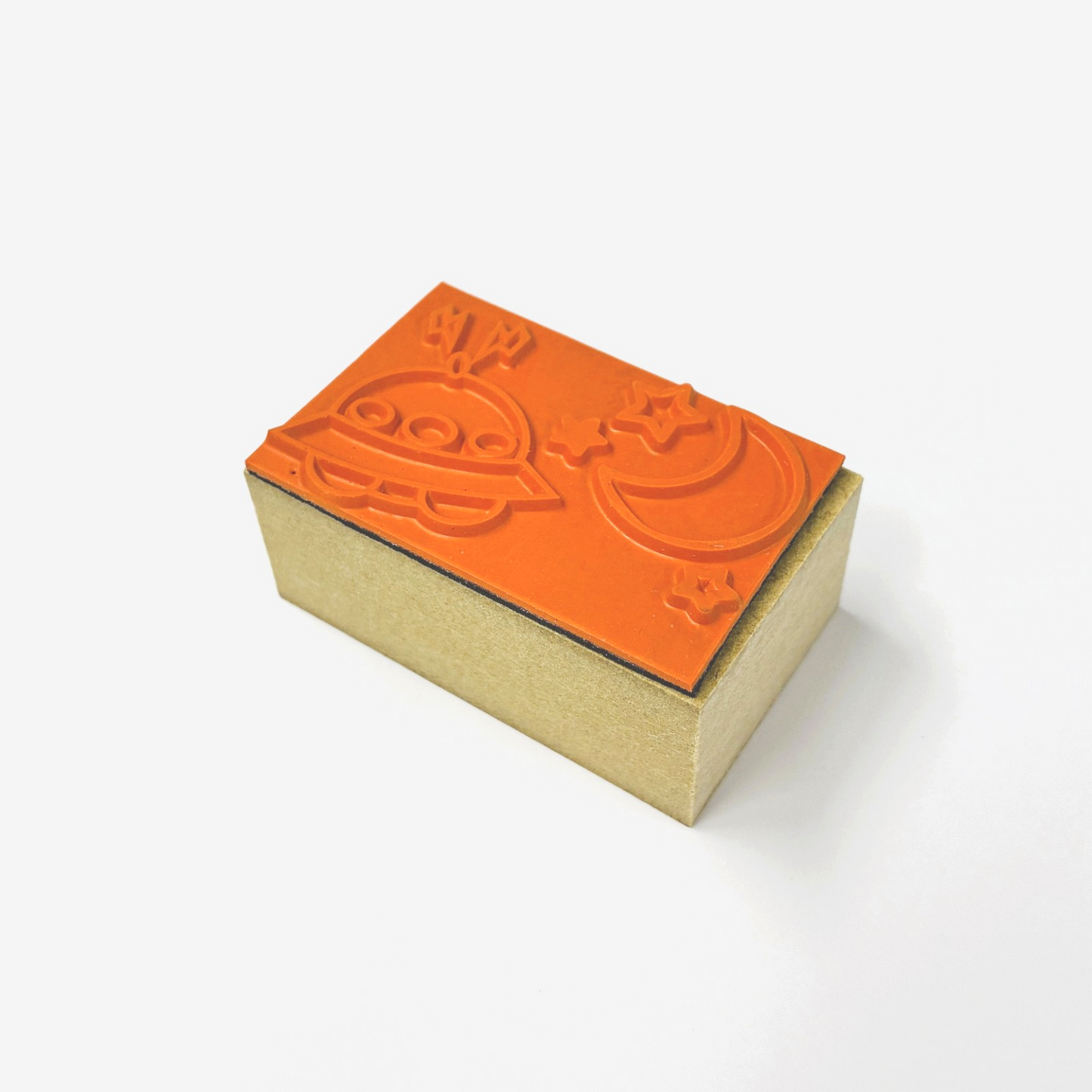 １０ . 完成品　(台木ＭＤＦ)台木サイズ縦３３ｍｍ×横５２ｍｍ×高さ２１ｍｍ丈 見出し無地 印面サイズ３０mm×４９mm以下 同じデザイン１種類 １０個 ※合計３０個から注文可