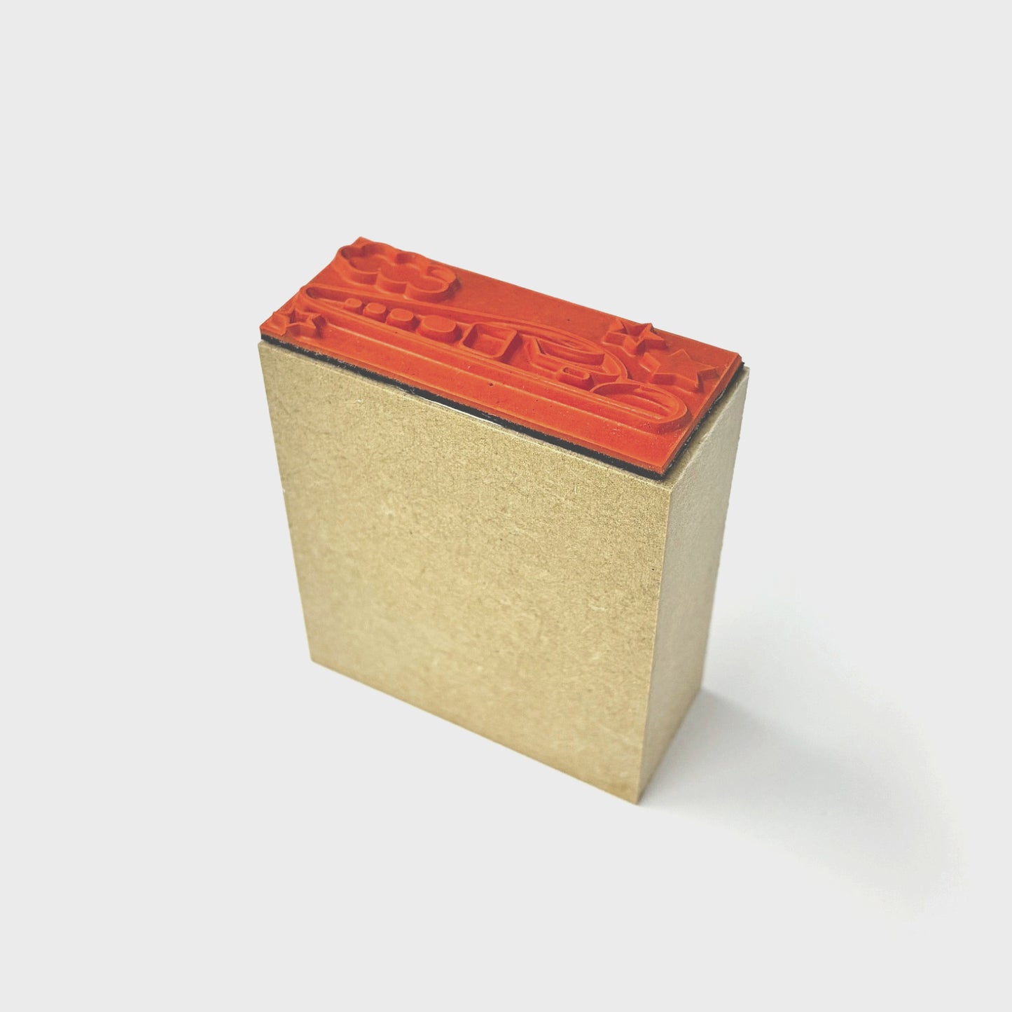 １９. 完成品　(台木ＭＤＦ)台木サイズ縦２２.５ｍｍ×横５２ｍｍ×高さ５８ｍｍ丈 見出し白箔 印面サイズ１９mm×４９mm以下 同じデザイン１種類 １０個 ※合計３０個から注文可