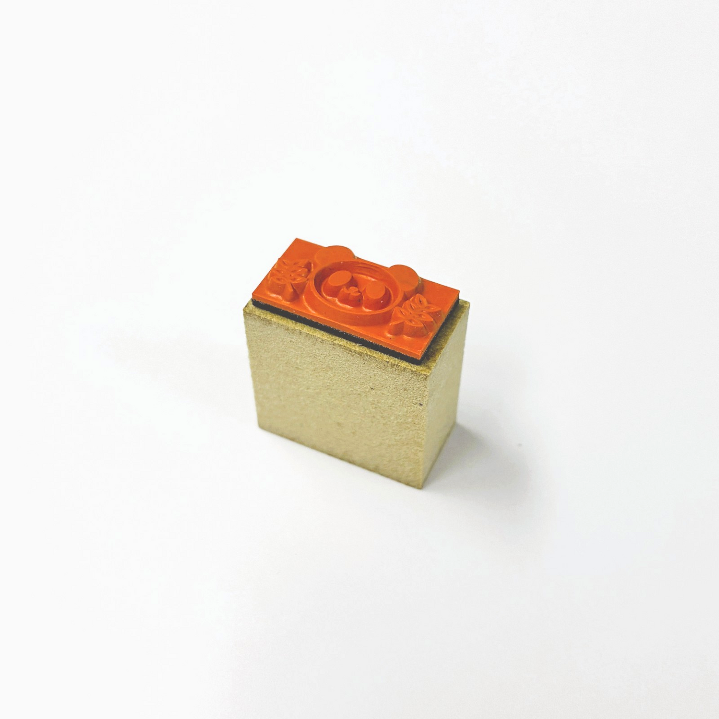 2 . 完成品　(台木ＭＤＦ)台木サイズ縦１２ｍｍ×横22ｍｍ×高さ２１ｍｍ丈 見出し無地 印面サイズ9ｍｍ×１9ｍｍ以下 ※同じデザイン１種類 １０個