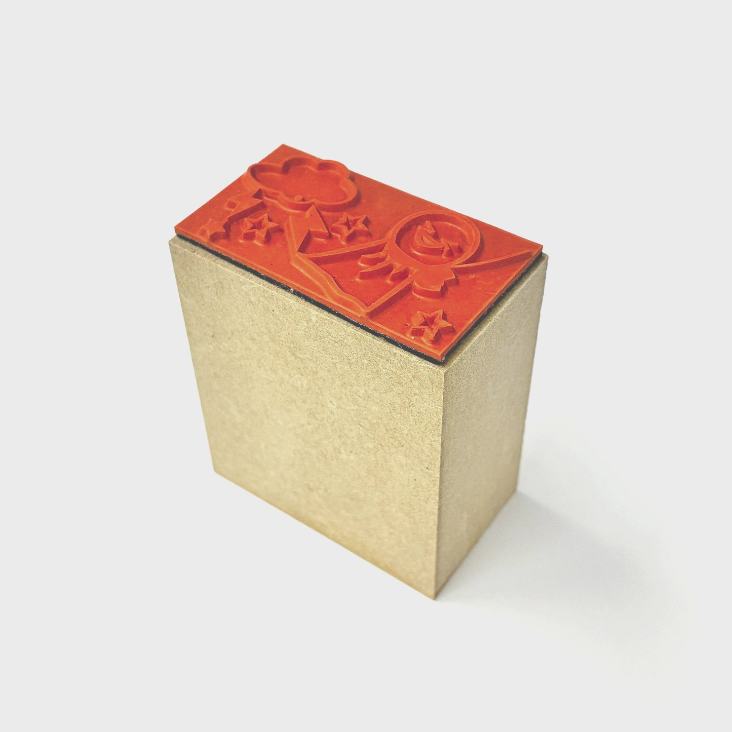 ２１. 完成品　(台木ＭＤＦ)台木サイズ縦３０ｍｍ×横５２ｍｍ×高さ５８ｍｍ丈 見出し白箔 印面サイズ２７mm×４９mm以下 同じデザイン１種類 １０個 ※合計３０個から注文可