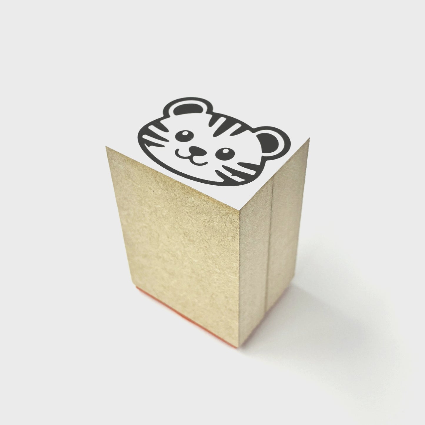 ２２. 完成品　(台木ＭＤＦ)台木サイズ縦３３ｍｍ×横４２ｍｍ×高さ５８ｍｍ丈 見出し白箔 印面サイズ３０ｍm×３９mm以下 同じデザイン１種類 １０個 ※合計３０個から注文可