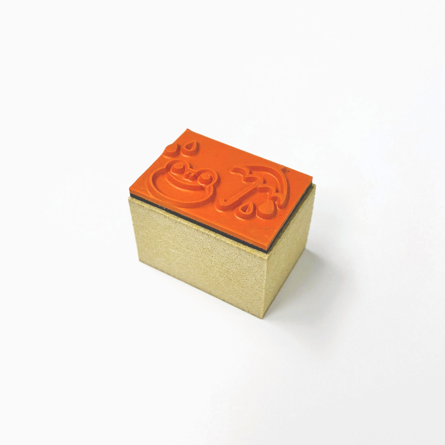 ５ . 完成品　(台木ＭＤＦ)台木サイズ縦２２ｍｍ×横３２ｍｍ×高さ２１ｍｍ丈 見出し無地 印面サイズ１９mm×２９mm以下 同じデザイン１種類 １０個 ※合計３０個から注文可