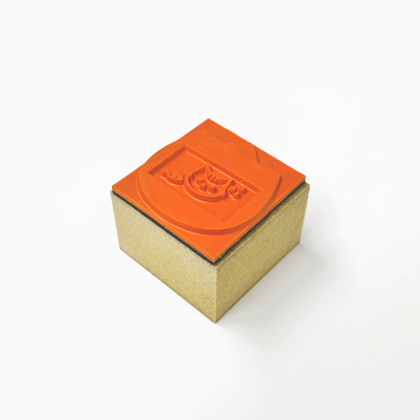 ８ . 完成品　(台木ＭＤＦ)台木サイズ縦３２ｍｍ×横３２ｍｍ×高さ２１ｍｍ丈 見出し無地 印面サイズ２９mm×２９mm以下 同じデザイン１種類 １０個 ※合計３０個から注文可