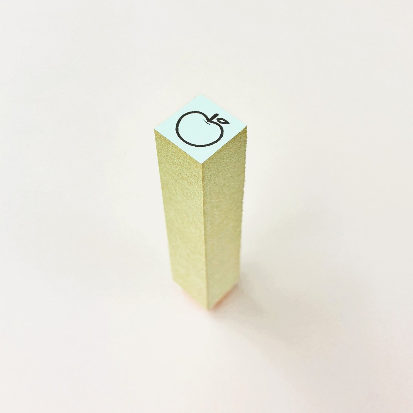 １２. 完成品　(台木ＭＤＦ)台木サイズ縦１２ｍｍ×横１２ｍｍ×高さ５８ｍｍ丈 見出し白箔 印面サイズ９mm×９mm以下 同じデザイン１種類 １０個 ※合計３０個から注文可