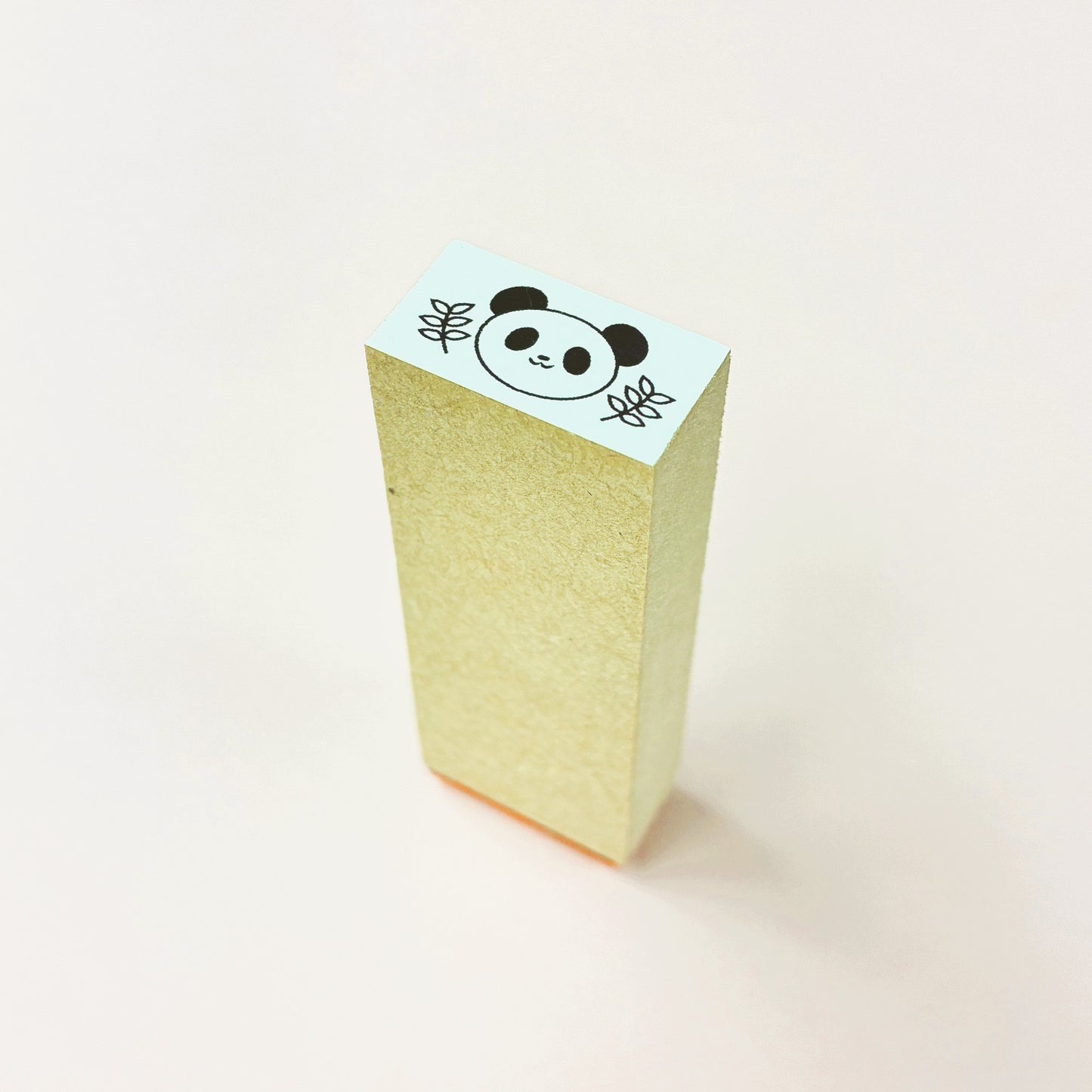 １３. 完成品　(台木ＭＤＦ)台木サイズ縦１２ｍｍ×横２２ｍｍ×高さ５８ｍｍ丈 見出し白箔 印面サイズ９mm×１９mm以下 同じデザイン１種類 １０個 ※合計３０個から注文可