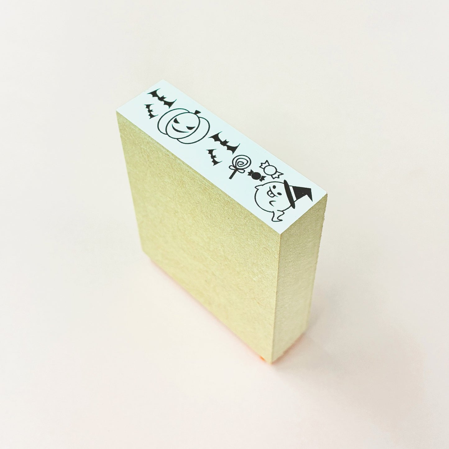 １５. 完成品　(台木ＭＤＦ)台木サイズ縦１５ｍｍ×横５７ｍｍ×高さ５８ｍｍ丈 見出し白箔 印面サイズ１２mm×５４mm以下 同じデザイン１種類 １０個 ※合計３０個から注文可