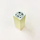 １６. 完成品　(台木ＭＤＦ)台木サイズ縦２２.５ｍｍ×横２２ｍｍ×高さ５８ｍｍ丈 見出し白箔 印面サイズ１９mm×１９mm以下 同じデザイン１種類 １０個 ※合計３０個から注文可