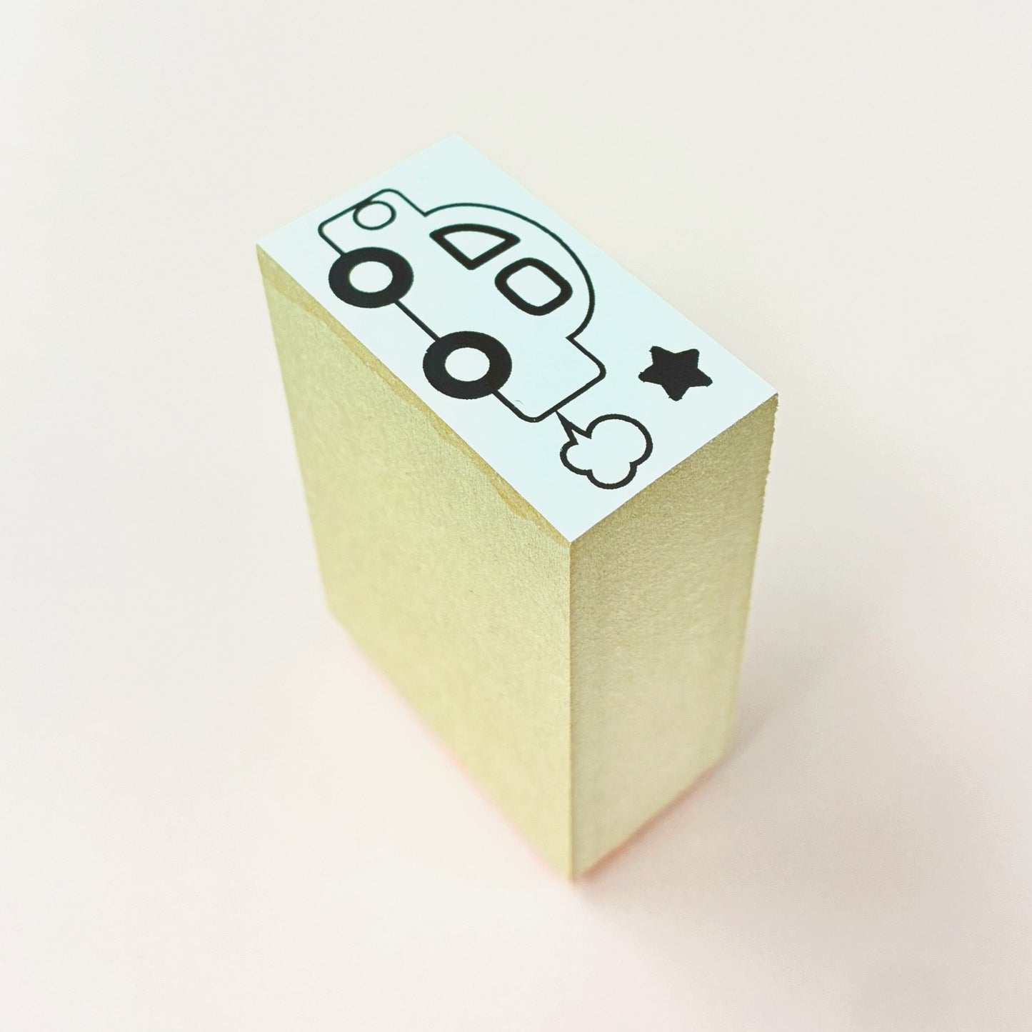 １８. 完成品　(台木ＭＤＦ)台木サイズ縦２２.５ｍｍ×横４２ｍｍ×高さ５８ｍｍ丈 見出し白箔 印面サイズ１９mm×３９mm以下 同じデザイン１種類 １０個 ※合計３０個から注文可