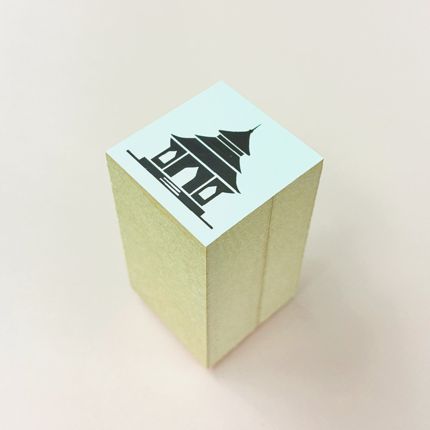 ２０. 完成品　(台木ＭＤＦ)台木サイズ縦３０ｍｍ×横３０ｍｍ×高さ５８ｍｍ丈 見出し白箔 印面サイズ２７mm×２７mm以下 同じデザイン１種類 １０個 ※合計３０個から注文可